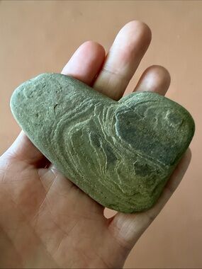 BIG!♥️ Natural Heart Shaped Beach Rock♥️ Love Stone Lucky Valentine ~3.5“ x 3“